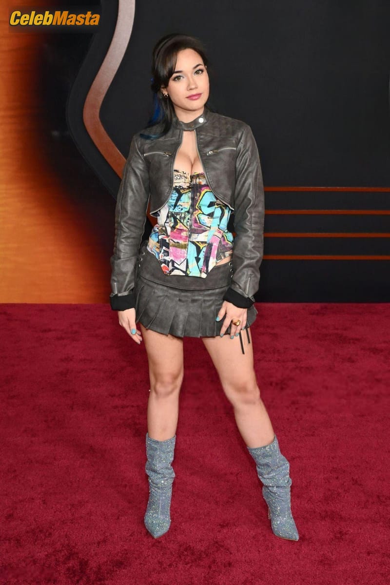 Sofia Gomez Gallery: Sexy Shows Off Her Hot Cleavage And Legs At A Complete Unknown photo 3