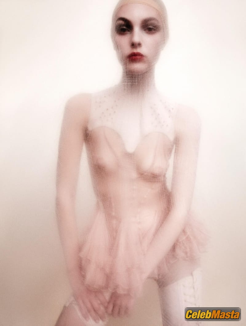 Vittoria Ceretti Photo Set: Topless By Luigi And Iango For Exhibition photo 1