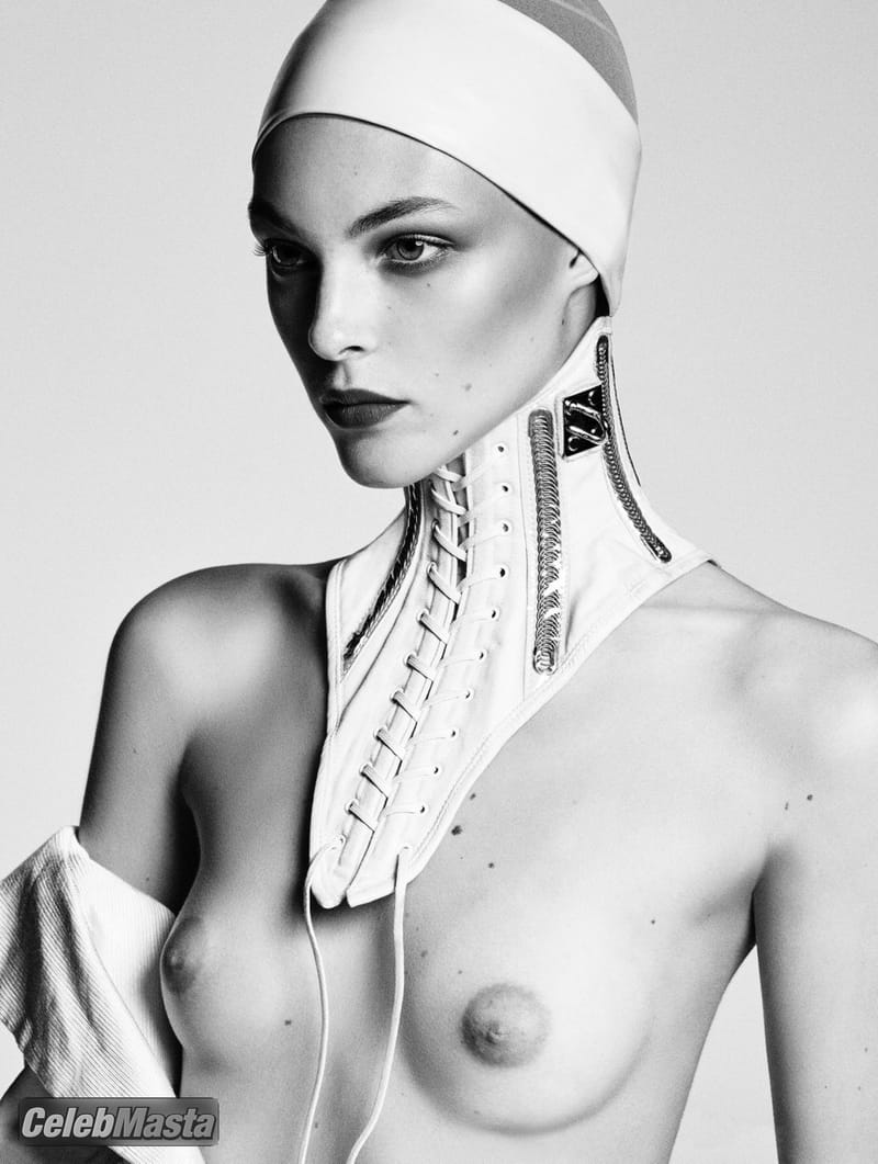Vittoria Ceretti Photo Set: Topless By Luigi And Iango For Exhibition photo 3