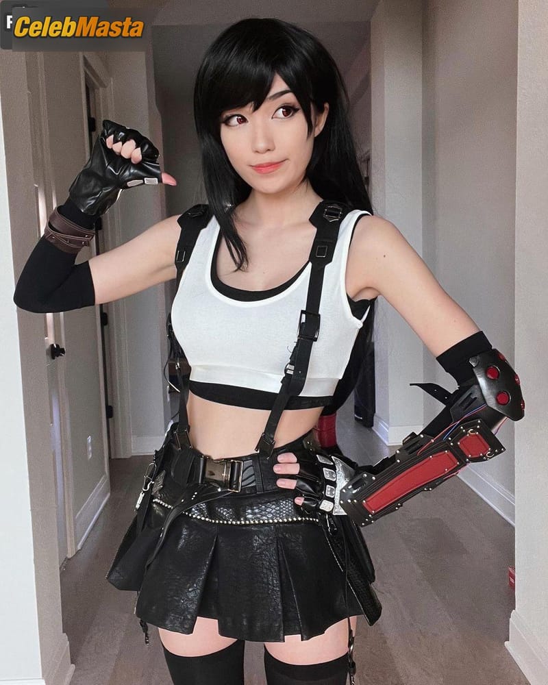 Emiru Pics: Sexy Cosplay Adventure photo 2