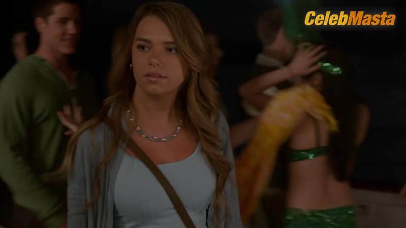 Photo Gallery: Indiana Evans in Blue Lagoon The Awakening photo 1