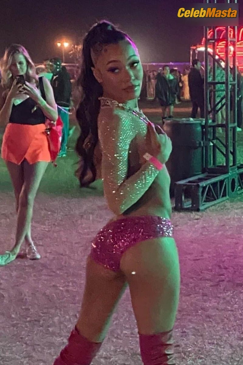 Coi Leray Photo Gallery: Flaunts Her Sexy Assets At Neon Carnival Party photo 1