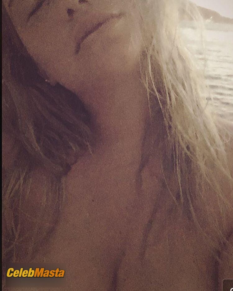 Kesha Photos: Topless Photos photo 1