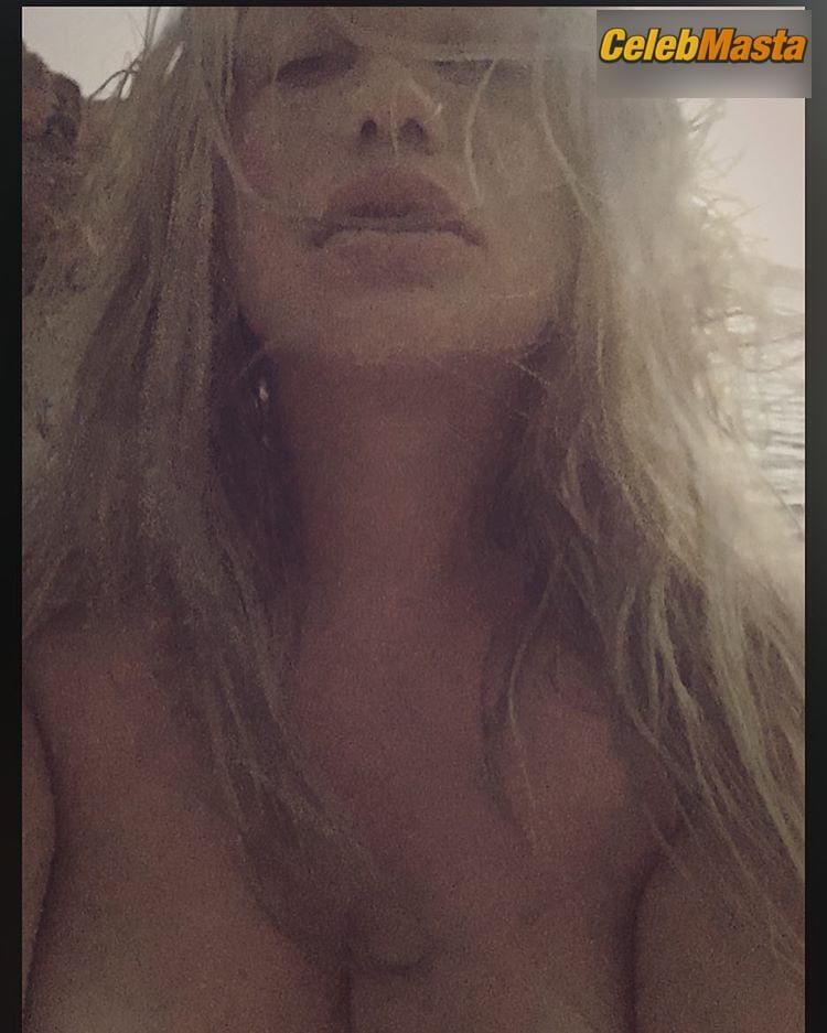 Kesha Photos: Topless Photos photo 2