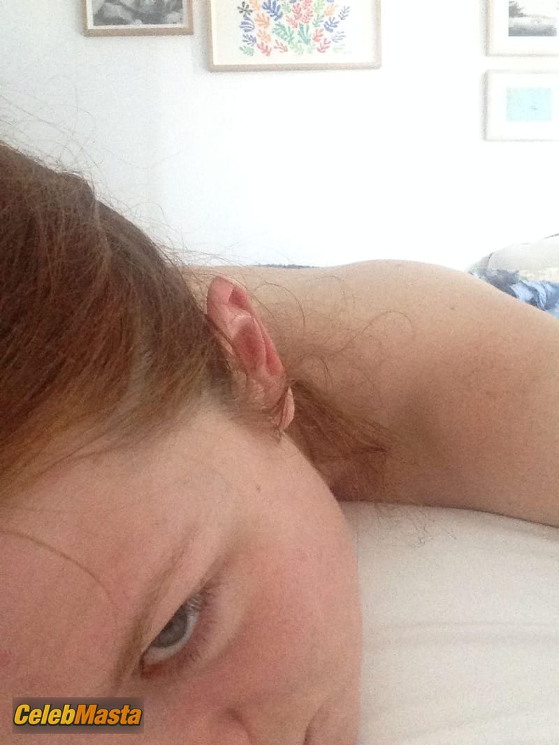 Bonnie Wright Photo Gallery: Sexual Bedroom Photos photo 1