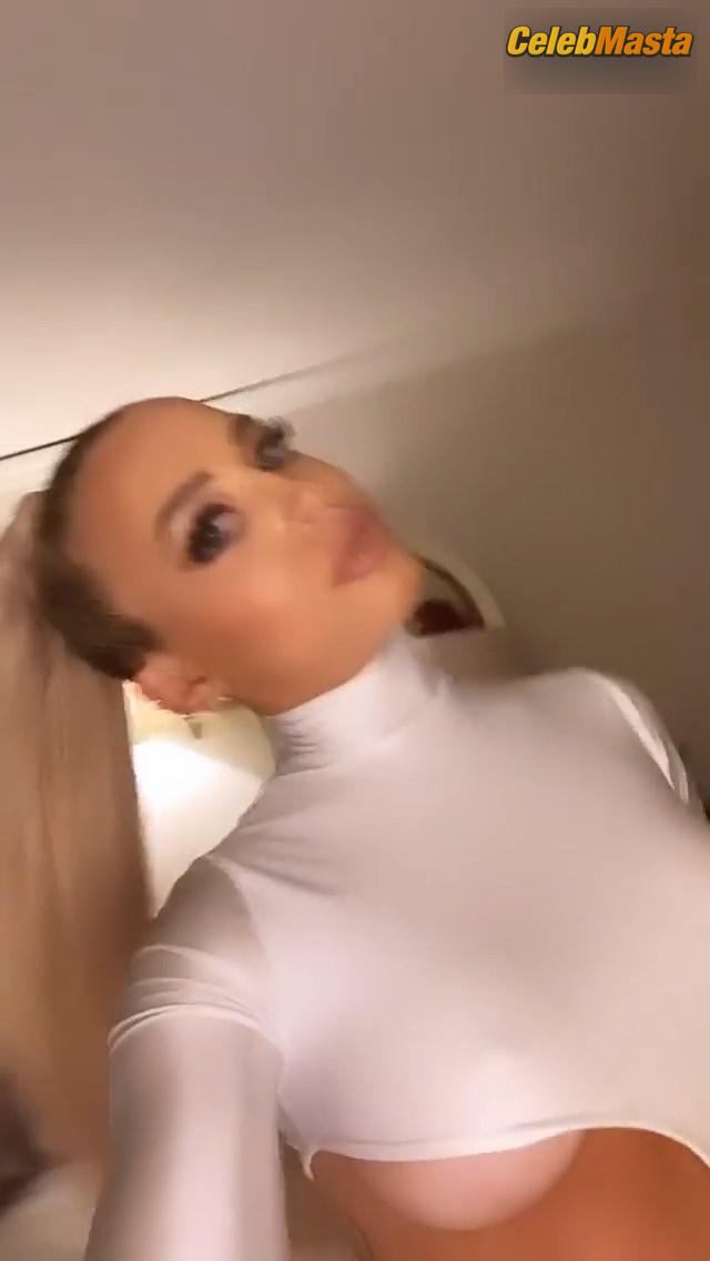Tammy Hembrow Pics: Shows Her Boobs In A Sexy Tight Top Posing For Instagram photo 3