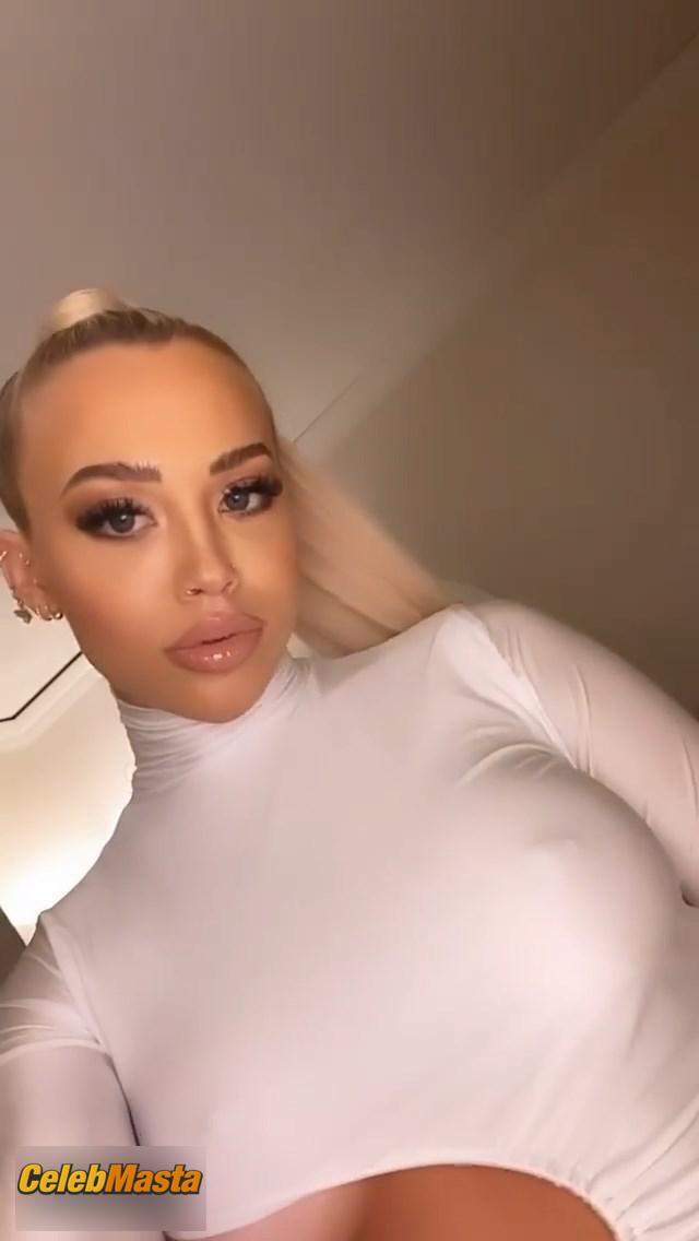 Tammy Hembrow Pics: Shows Her Boobs In A Sexy Tight Top Posing For Instagram photo 4