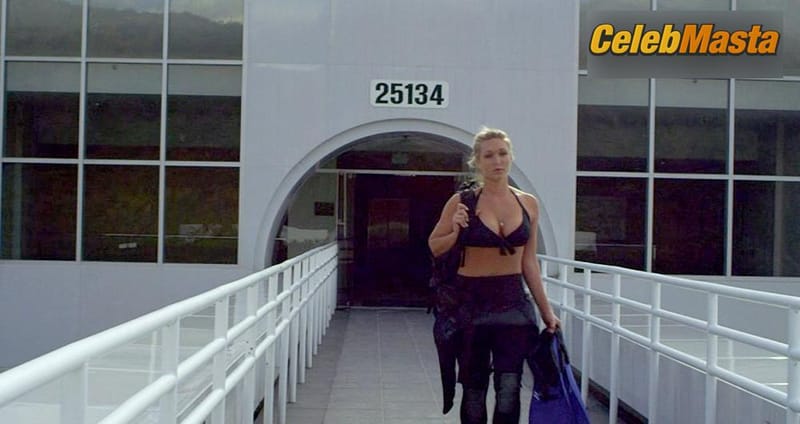 Photo Gallery: Brooke Hogan in Sand Sharks photo 2