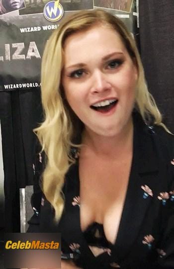 Eliza Taylor Gallery: Sexy Photos In A Restaurant photo 3