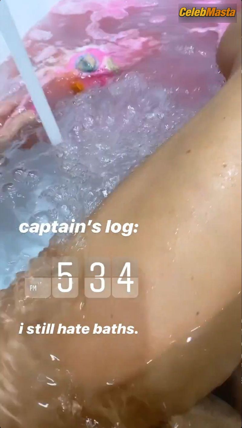 Gabbie Hanna Pics: Showed Her Pussy During An Instagram Story Video photo 2