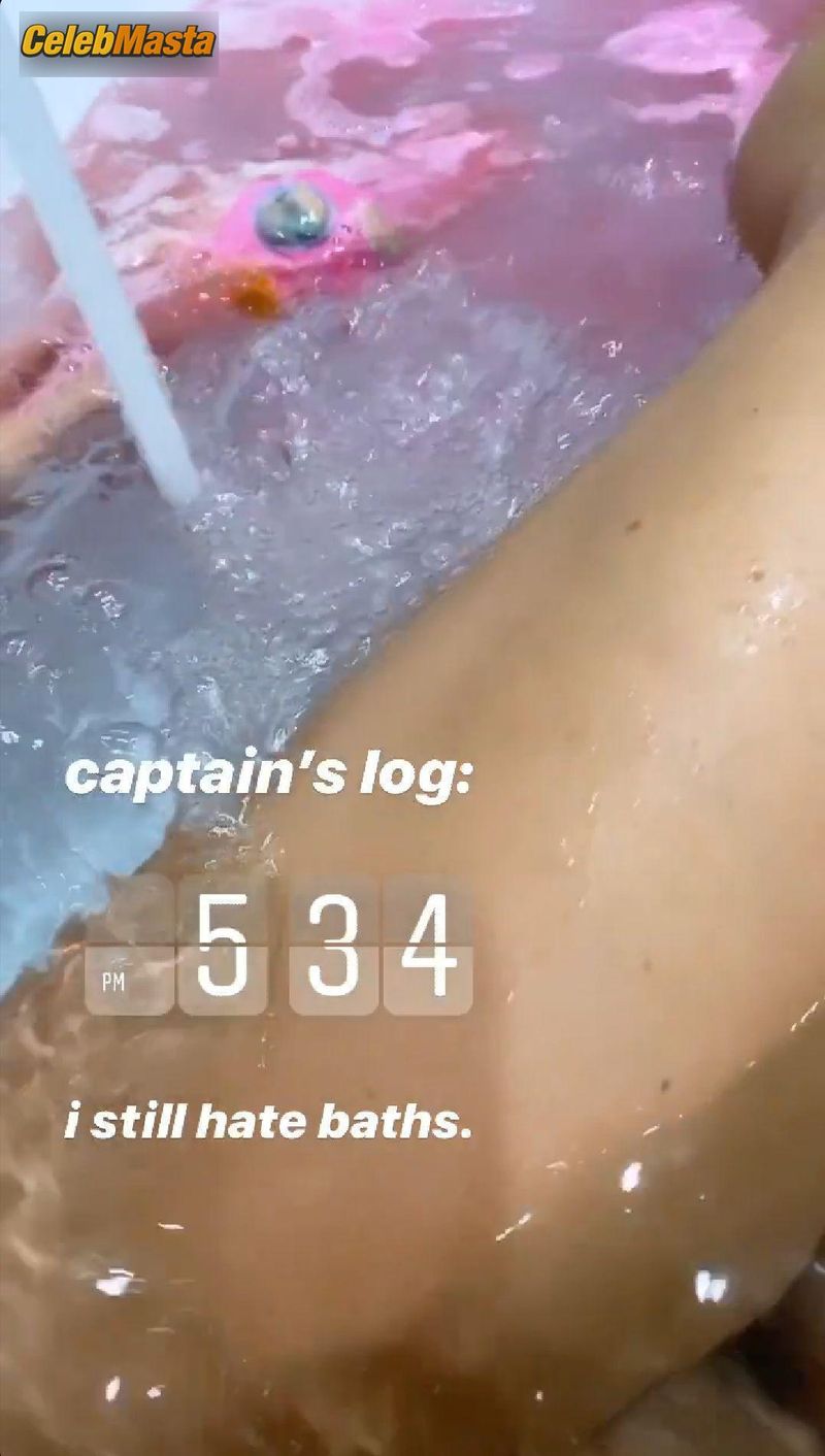 Gabbie Hanna Pics: Showed Her Pussy During An Instagram Story Video photo 3