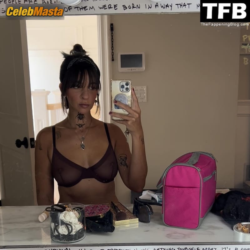 Gabbie Hanna Gallery: Sexy Poses Flashing Her Tits In A Mirror Selfie photo 2