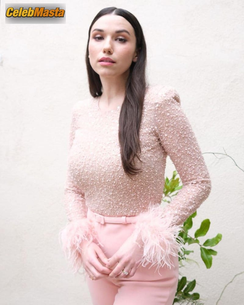 Photo Gallery: Grace Fulton New Sexy Photos photo 1