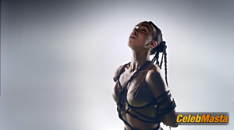FKA twigs Pics: Pendulum photo 2