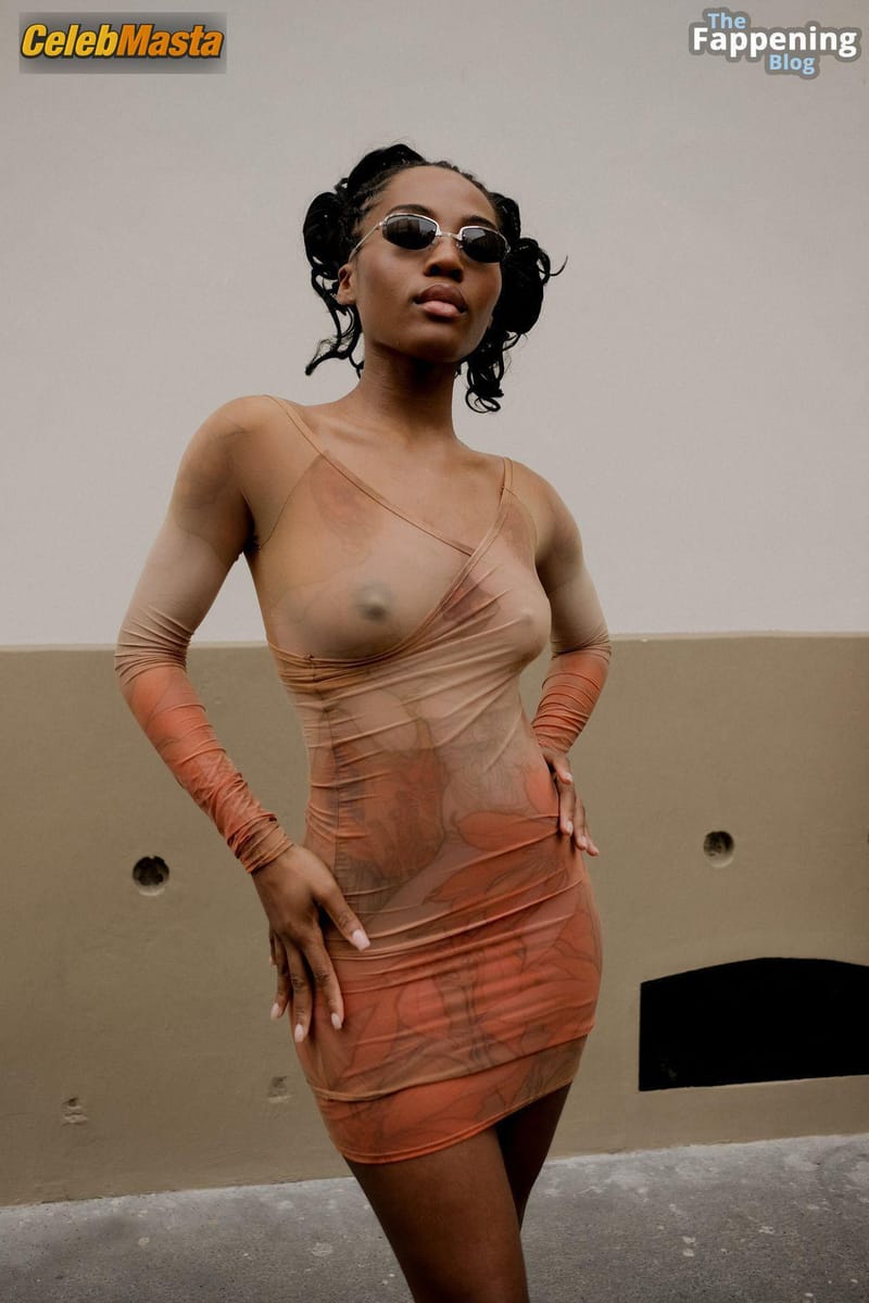 Quenlin Blackwell at the Marni Fashion Show, Paris (2021) Photo Gallery photo 1