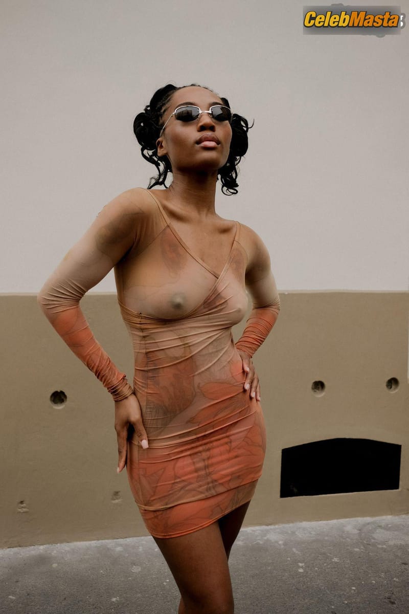 Quenlin Blackwell at the Marni Fashion Show, Paris (2021) Photo Gallery photo 2