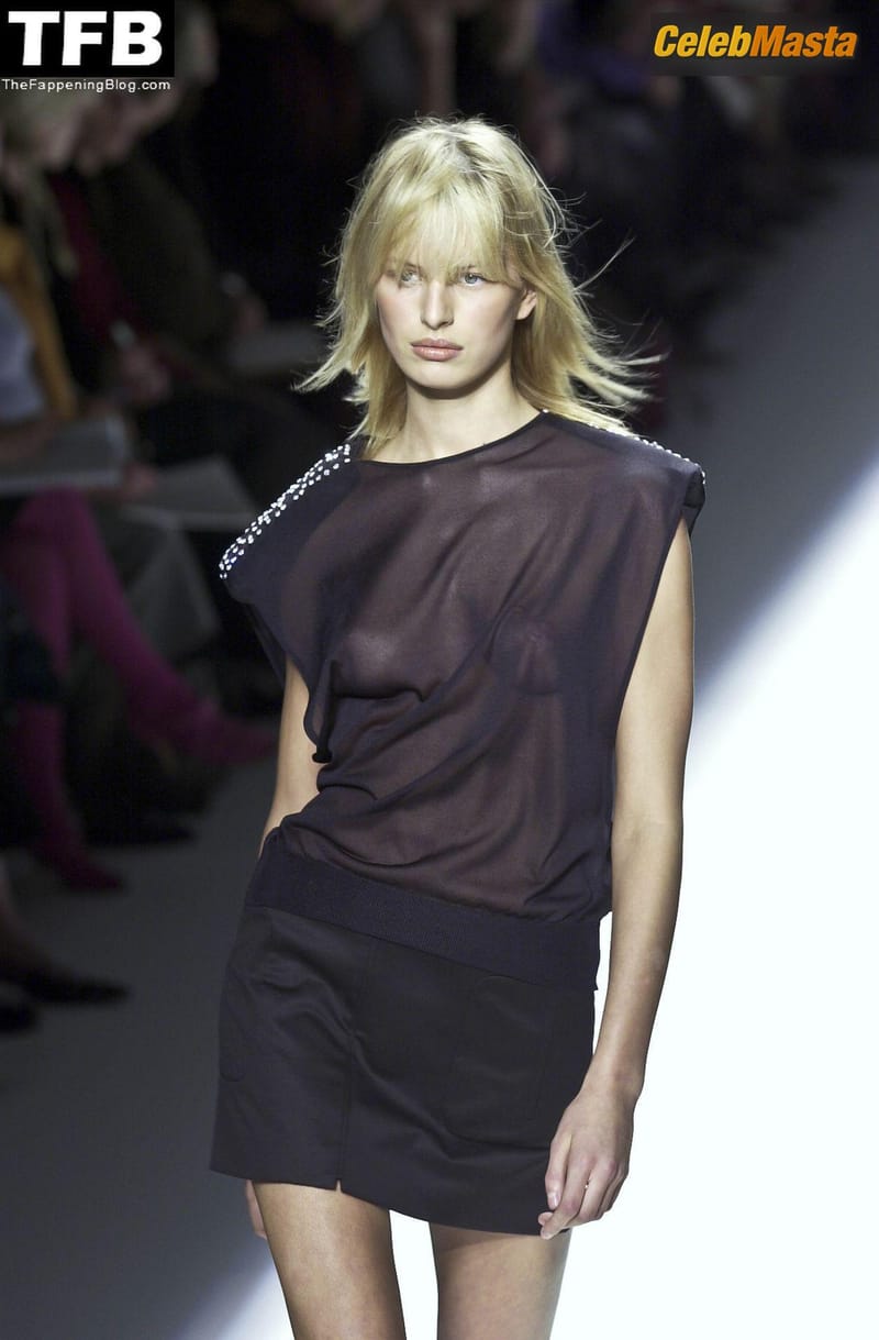 Karolina Kurkova Tits at the Lanvin Fashion Show (2001) Photo Gallery photo 3