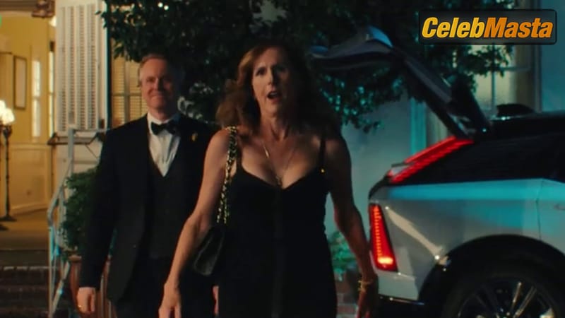 Photo Gallery: Molly Shannon in The Hawk photo 1