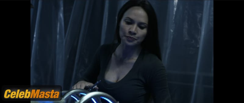 Photo Gallery: Moon Bloodgood in Falling Skies photo 2