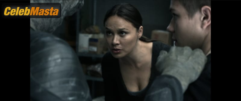 Photo Gallery: Moon Bloodgood in Falling Skies photo 4