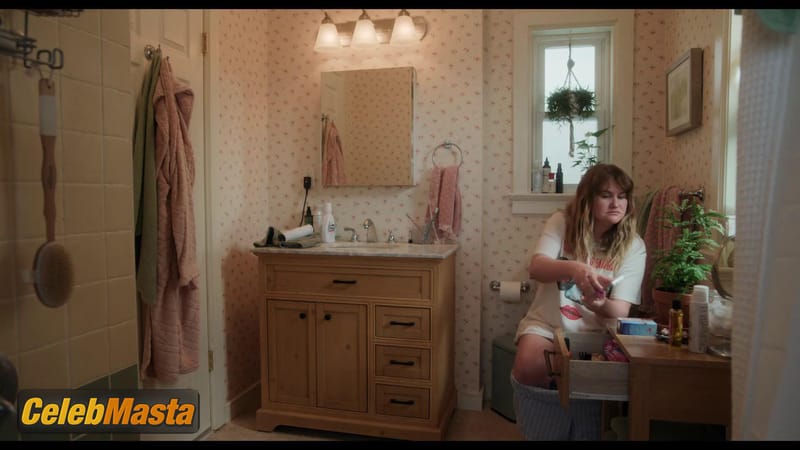Jillian Bell Photo Collection from Kinda Pregnant photo 1
