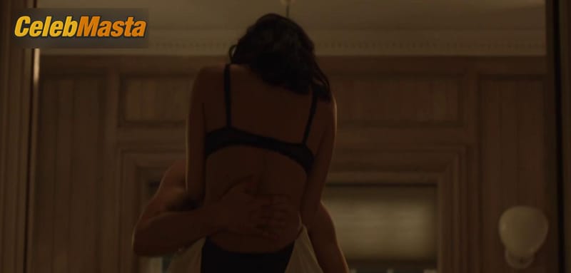 Natalie Madueno in Bedrag