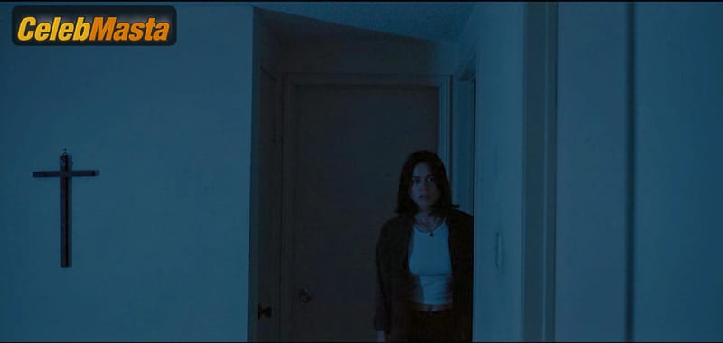 Nina Kiri in Undertone