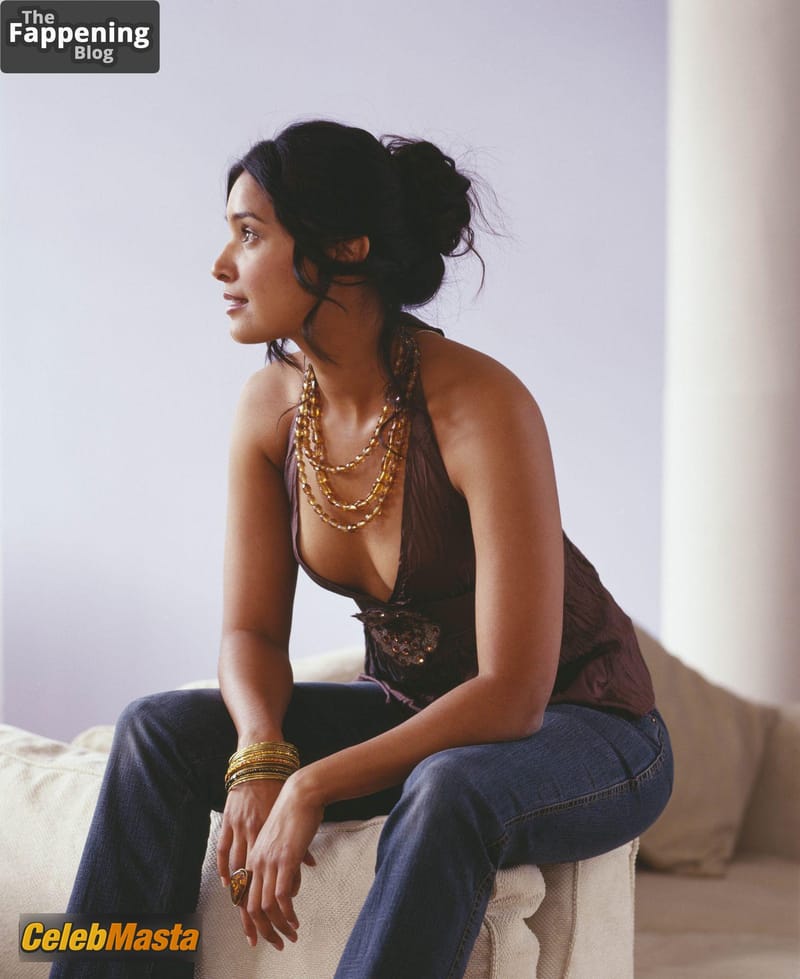 Shelley Conn in Shelley Conn Sexy And Hot Photos Collection