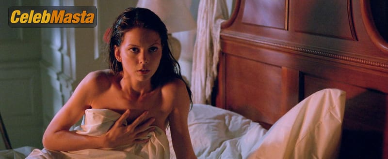 Julie Condra in Crying Freeman