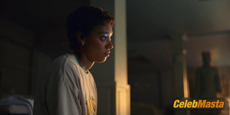 Sophie Wilde in Everything Now
