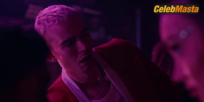 Sophie Wilde in Everything Now