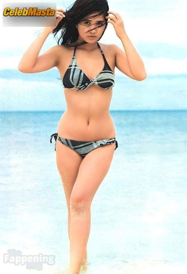 Jun Fubuki in Jun Fubuki Sexy Shows Off Her Sizzling Bikini Body