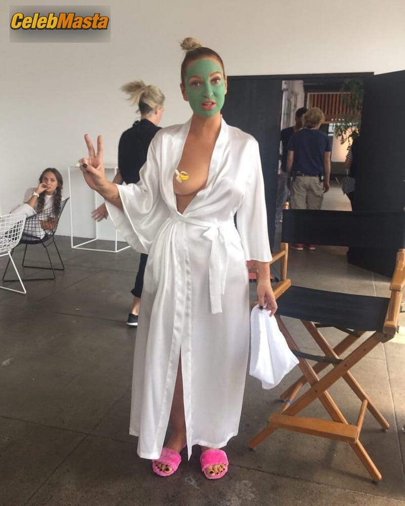 Sia in Sia Flashes Boob For Makeup Artist Tonya Brewer