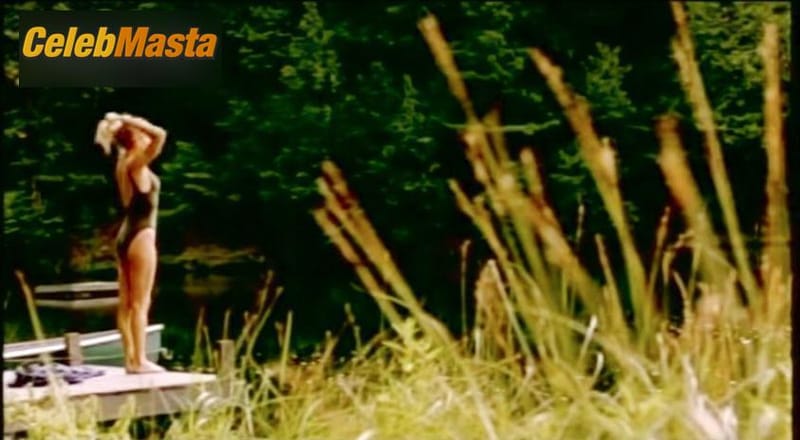Deborah Kara Unger in The Weekend (1999)