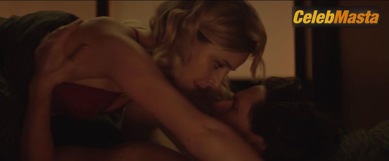 Sophia Di Martino in End-o