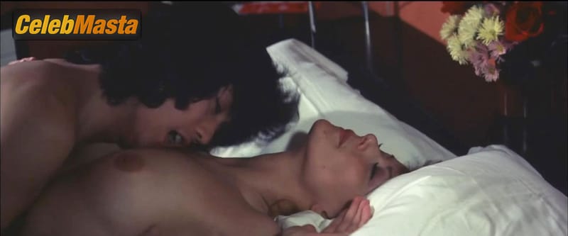 Claudine Auger in Que Cest Triste Paris