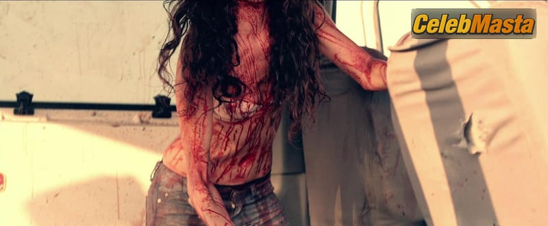 Maiara Walsh in Vanish