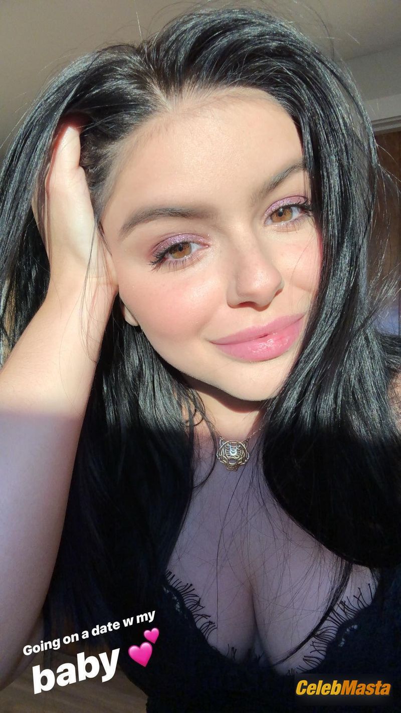 Ariel Winter Photo Gallery: Sexy Hot Beach Photos From Her Vacation photo 2