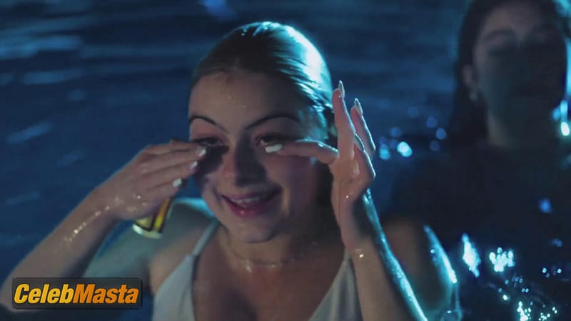 Ariel Winter Photo Set from Pools photo 4