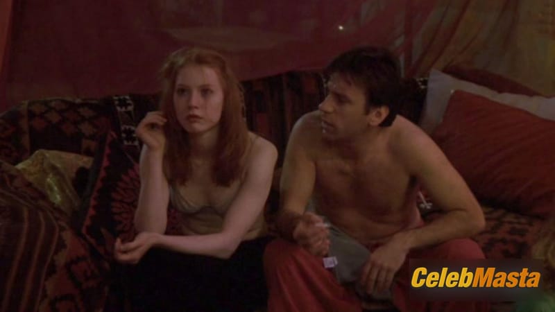 Alicia Witt Scene Photos Gallery from Playing Mona Lisa photo 3