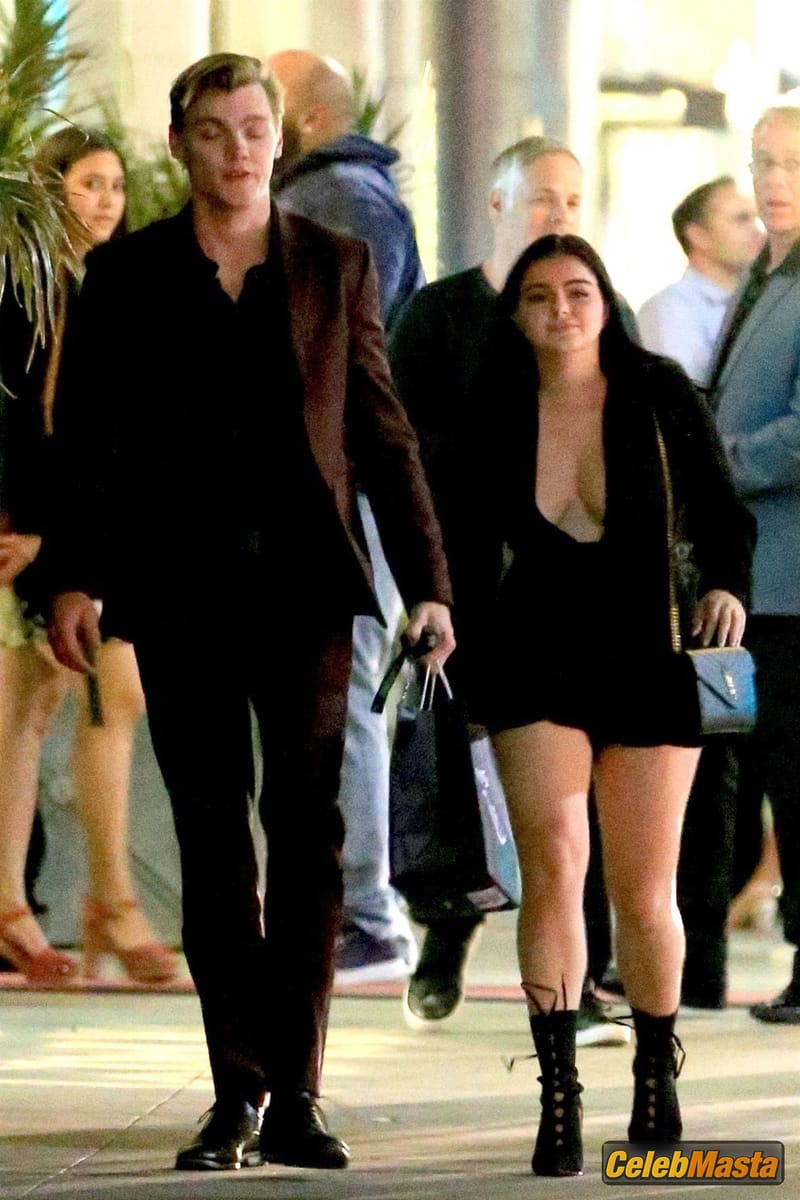 Ariel Winter Scene Photos Gallery from Pools photo 2