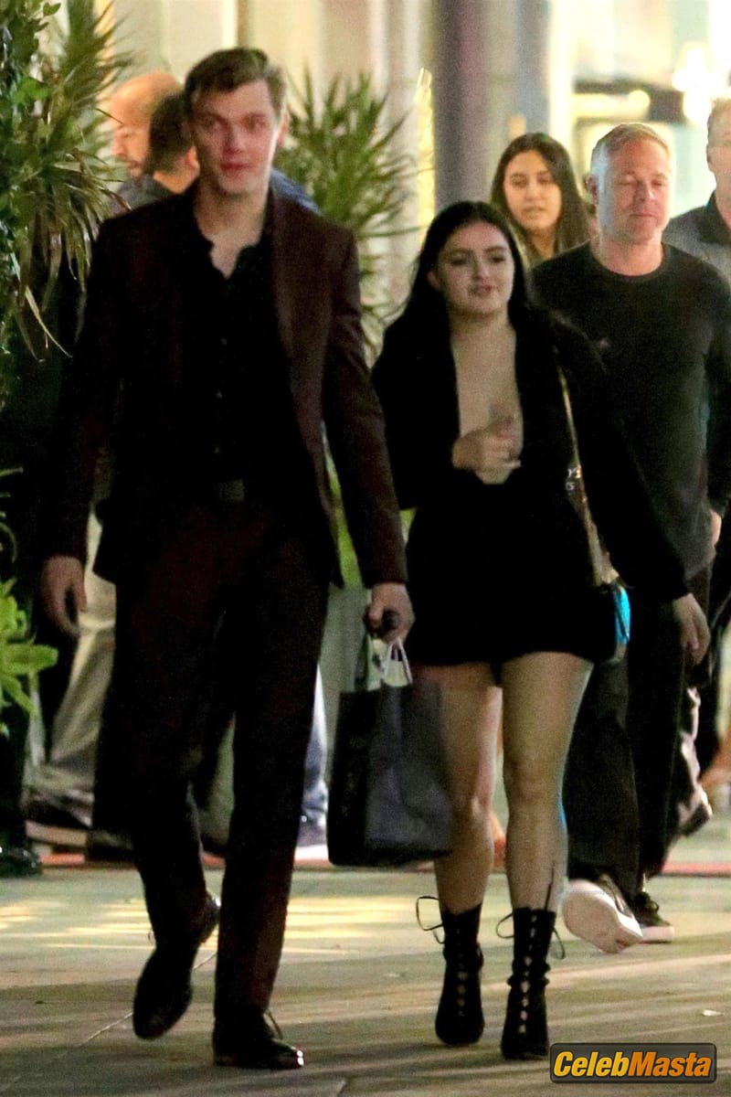 Ariel Winter Scene Photos Gallery from Pools photo 3