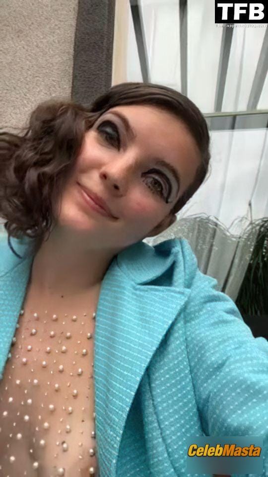 Camren Bicondova Gallery: Sexy Poses Showing Off Her Nipple On Social Media photo 2