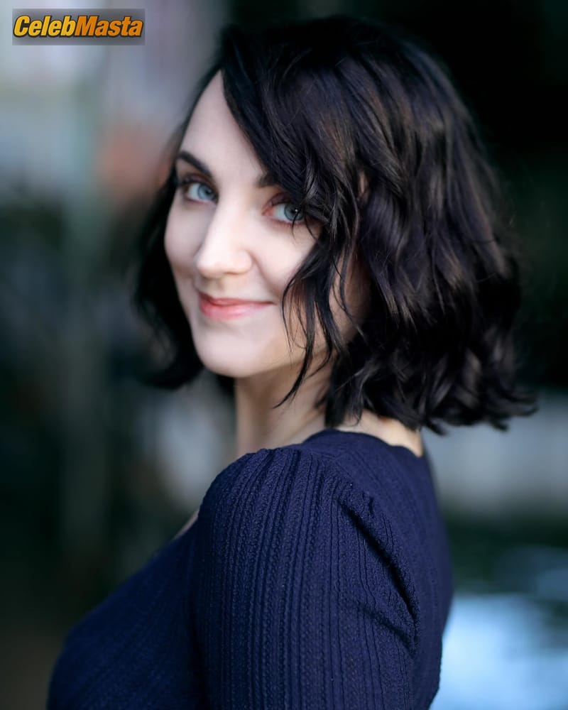 Evanna Lynch Photos: New Hair Style Look photo 2