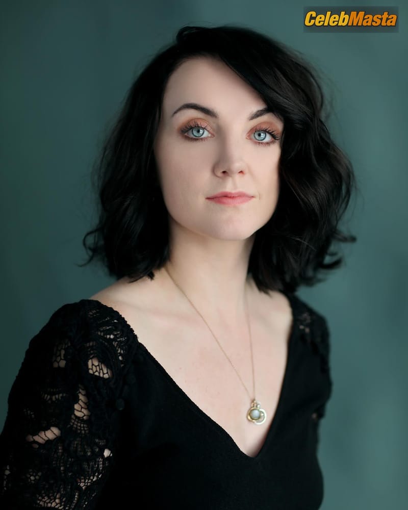 Evanna Lynch Photos: New Hair Style Look photo 4