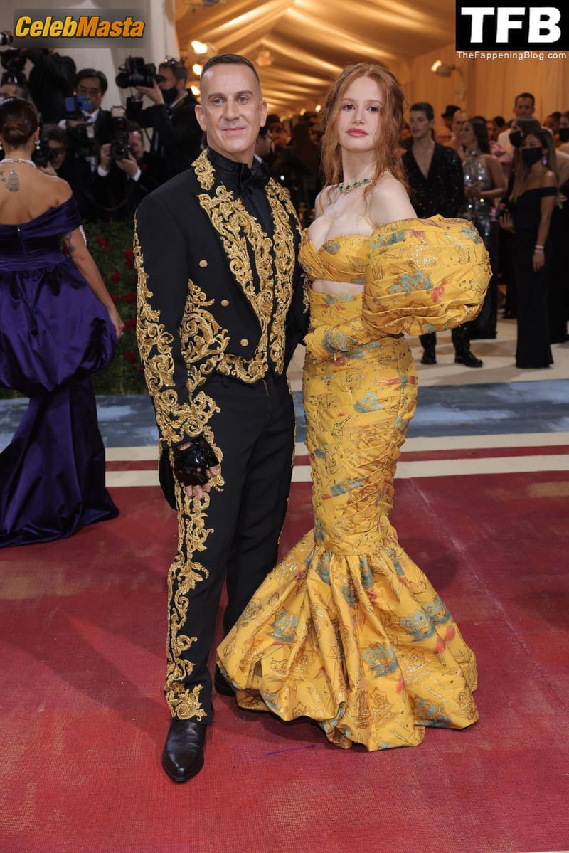 Madelaine Petsch Photo Gallery photo 4