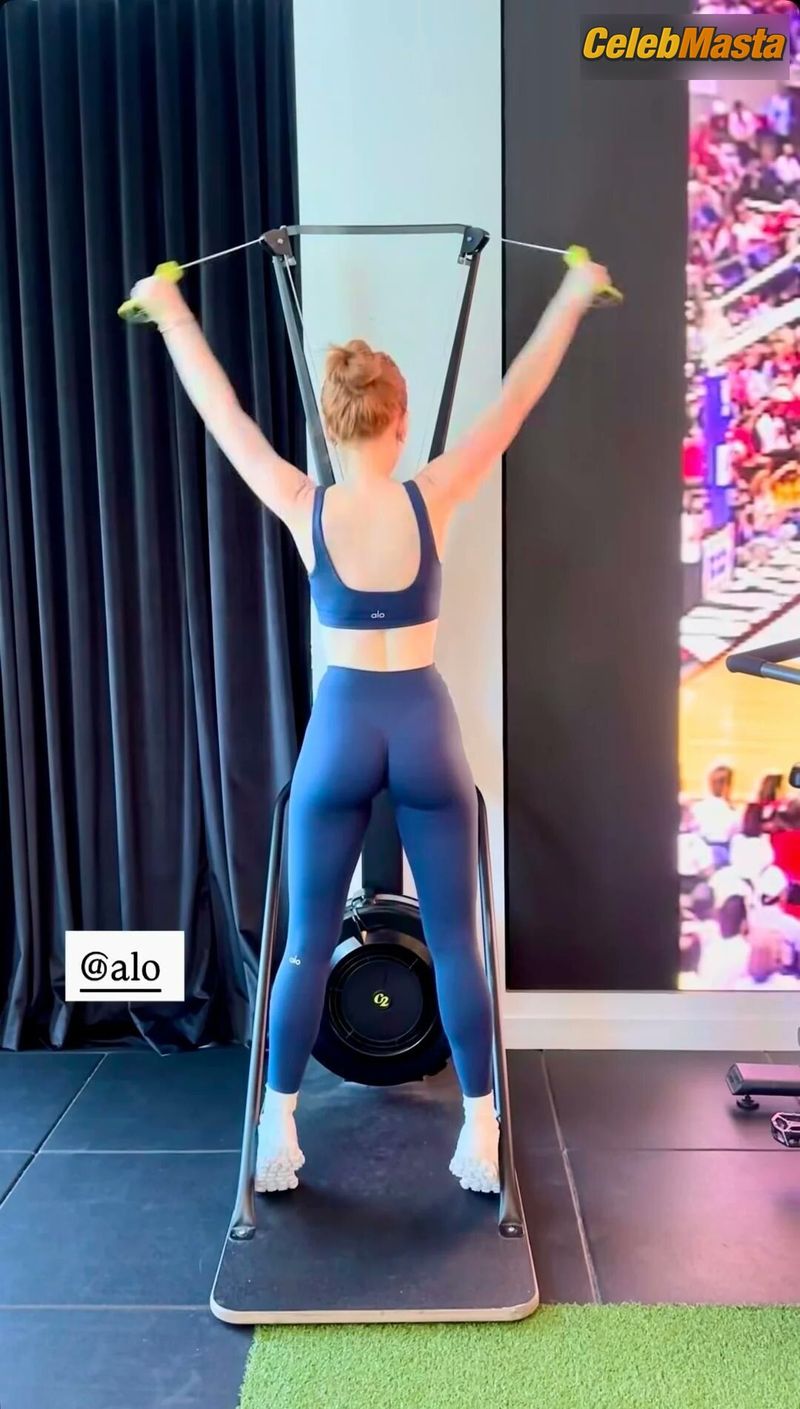 Madelaine Petsch Pics Collection photo 2