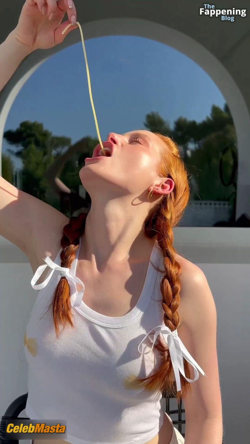 Madelaine Petsch Photo Gallery photo 1