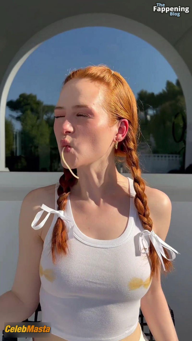 Madelaine Petsch Photo Gallery photo 2