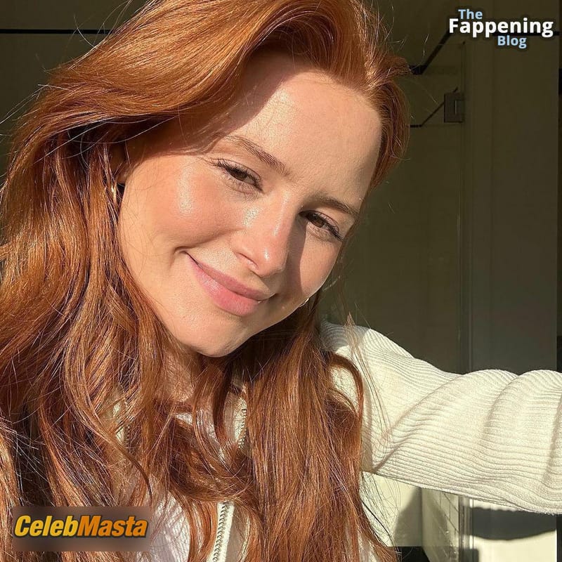 Photo Gallery: Madelaine Petsch photo 1